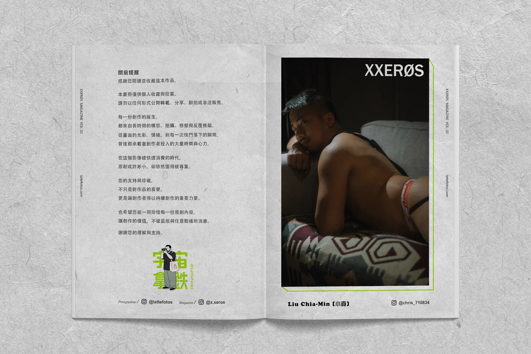 XXERØS Vol.02 男性寫真攝影：開篇版權頁，左側閱前提醒文字，右側男性側躺沙發人像