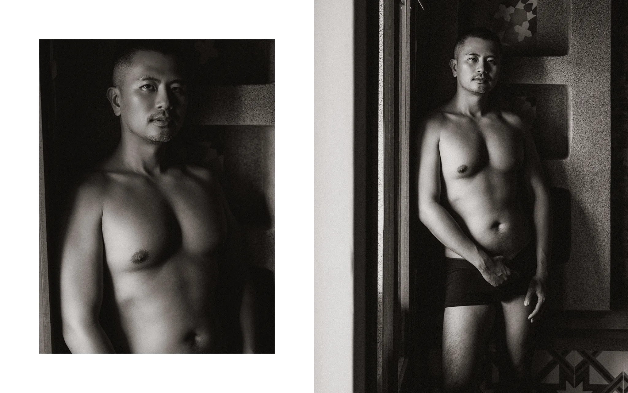 黑白男體攝影,暗室光影攝影 | Lattefotos 04 男子黑白特寫照與暗室門邊的黑白人體藝術照,呈現宇宙拿鐵獨具質感的黑白男體攝影視覺。