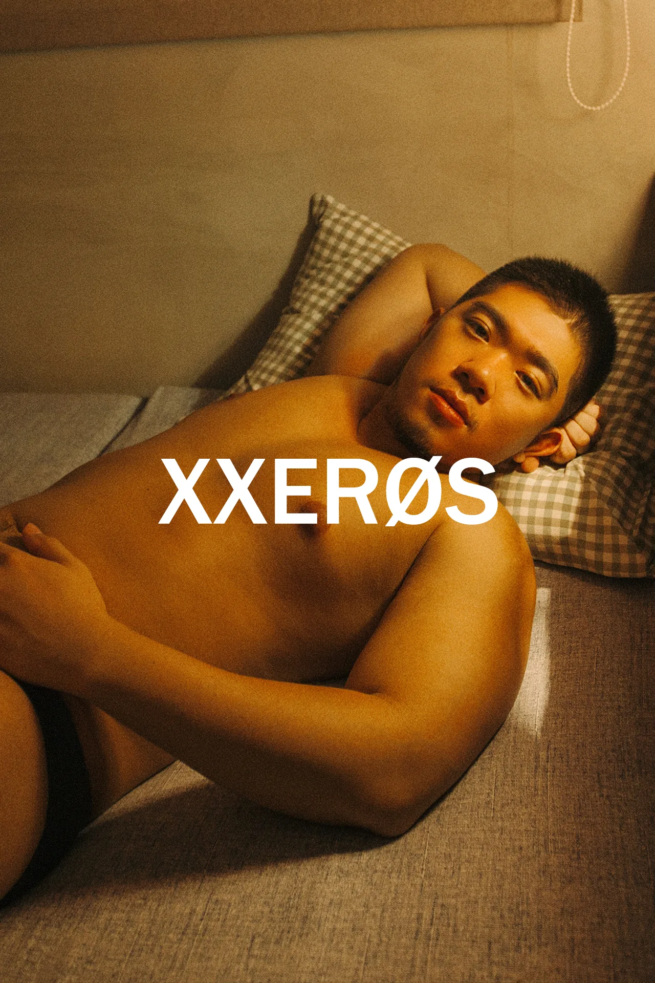 XXERØS Vol.05《REMAIN》 | 林小牛 9 居家感男體寫真:枕頭邊安睡側臉特寫